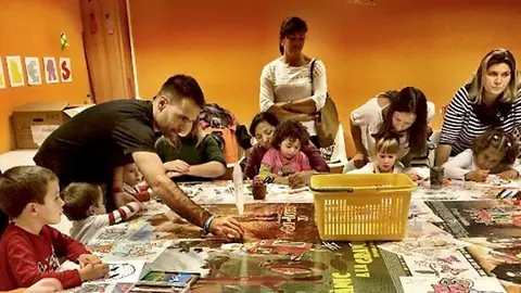 Taller Biblioteca fent màscares