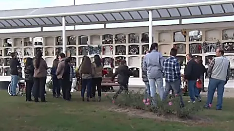 Centenars de persones van visitar als seus difunts.