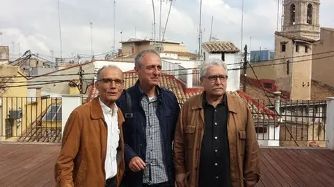 <p>Els guardonats en la 44a Nit dels Octubre, amb Estradé a l'esquerra (foto..Teinteresa.es)T</p>