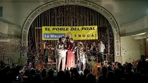 La desfilada va tenir lloc al Casal Municipal del Poal