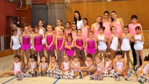 Patinadores artístiques del grup baby's del CH Juneda