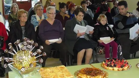 El taller de Pastissos de la Fira de Santa Caterina d'Arbeca, a càrrec de la Núria Ribera, mestressa de casa i cuineraT