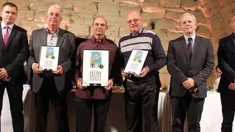 L'oli de la cooperativa de Bellaguarda i els 2 finalistes del Premi Romanico Esencia 2015