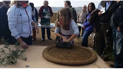 Festa de la primera premsada a la Granadella. Foto Rosa Vidal FreixinetT