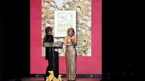 Carme Polo - Presenta llibre 50 anys de Vestists (1)