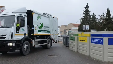 Un dels nous vehicles per recollir els residus a les Garrigues