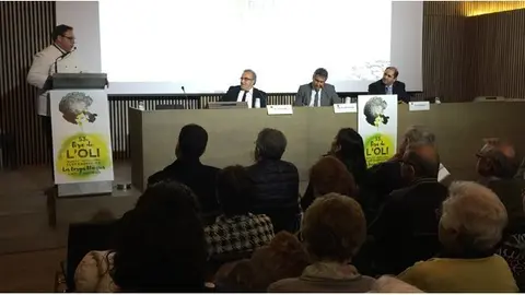 Manel Llaràs, president dels flequers de Catalunya, agraint l'agermanament amb el Patronat Fira de les Garrigues
