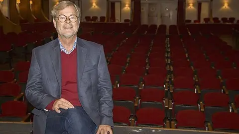 L'exdirector d'UNICEF Nils Arne, entrevistat per Territoris.cat en el Teatre l'Amistat