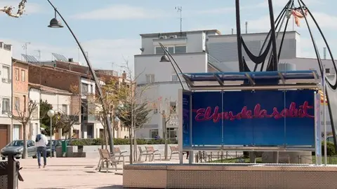 La parada del Bus de la Salut instal·lada recentment a JunedaT