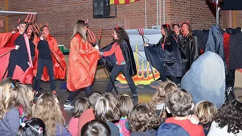 El grup de Teatre La Portalada representa els Pastorets a Bellvis