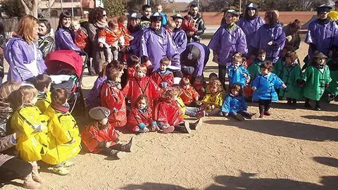 Els nens i nenes de l'escola El Niu celebren el Carnestoltes