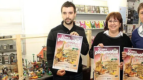 Presentació de la 5a Fira Playmobil de Tàrrega amb el diorama que s'exhibeix a la Biblioteca portada