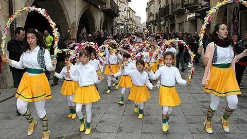 Actuació del Ball d'Arquets, avui a Tàrrega portada
