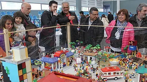 Un moment de l'acte inaugural amb el diorama dedicat a Tàrrega portada