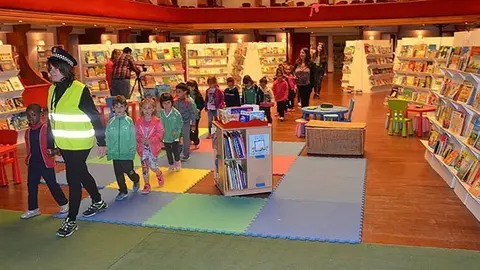 El Saló del Llibre Infantil i Juvenil de Mollerussa rep les primeres visites