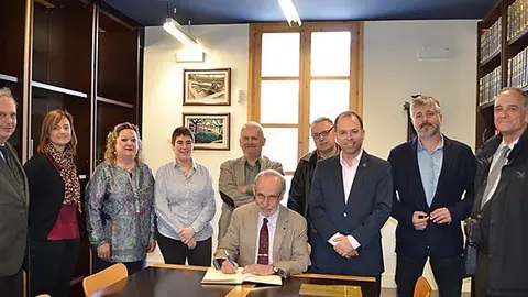 Acte de signatura del conveni de la UAB i l'Ajuntament de Guissona