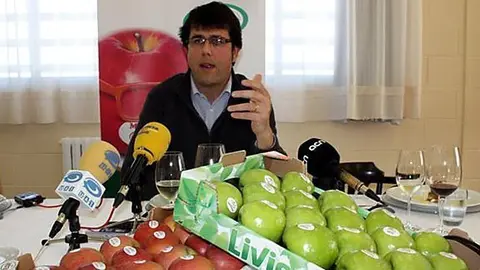 El director de producció i comerç de Nufri, Ignasi Argilés, presentant la campanya 'És d'aquí i es diu com tu' als mitjans de comunicació. Imatge del 3 de maig del 2016. (Horitzontal)