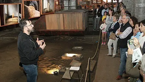 Visita guiada d'avui diumenge, davant l'obra de David Catà portada