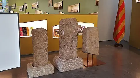 Les tres fites de terme de les Borges recuperades i exposades a l'Espai Macià portada