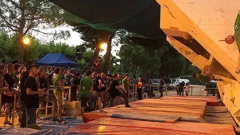 El participants en ll'Open Boulder Alpibloc