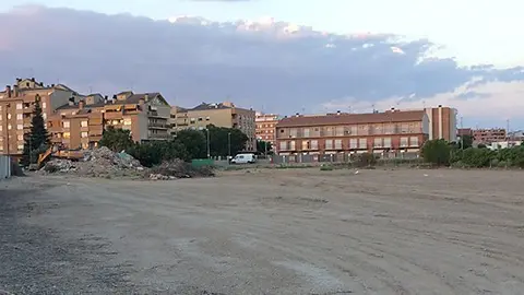 Solar en la ronda Ponent en la que està previst el nou centre comercial