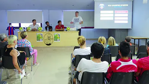 Adrià Gabernet presenta el campus Futbol Pro en les activitats del CEPU