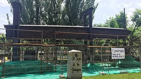 Els treballs de restauració de la premsa d'oli del segle XVII al Parc del Terrall de les Borges