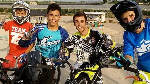 Els pilots de motociclisme Marc i Àlex Márquez visiten el circuit de BMX de Vila-sana