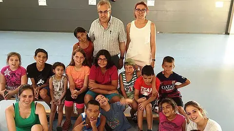 La visita de les autoritats all Casal d'Estiu 'Vacances per crèixer' a les Borges (1) portada
