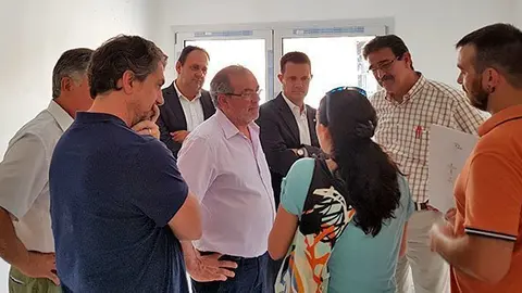 El president Joan Reñé visita les obres del CRAE de Juneda
