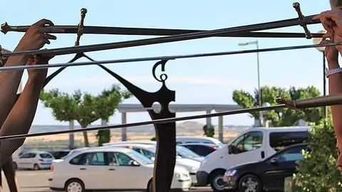 Els preparatius del Ball d'Espases de Cervera