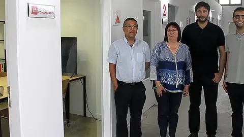 L’alcaldessa Rosa Maria Perelló i el regidor de Promoció Econòmica, Carles Pascual, han donat la benvinguda a la primera empresa allotjada al CEI Tàrrega Nau 19 (1 portada)