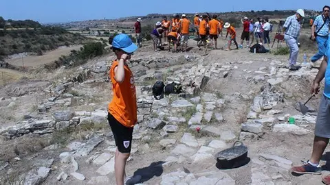 Treballs en el jaciment del Pla de les Tenalles