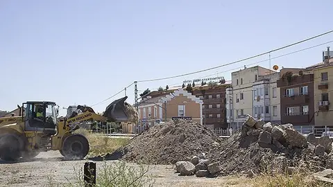 Comencen els moviments de terra per construir el pas soterrat de l'estació