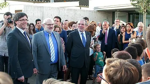 Puigdemont, Huguet i Reñé en la inauguració de l'escola El Timó