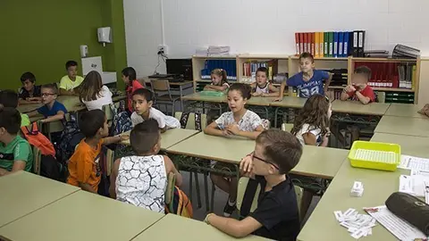 Alumnes nova escola El Timó de Sidamon estrenen aules