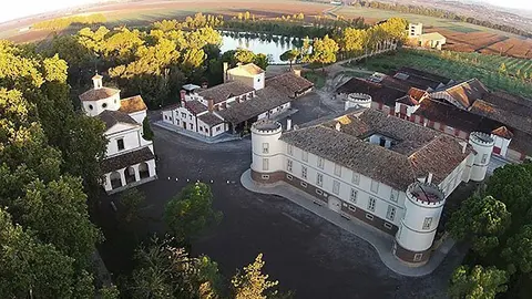 Imatge del complex del Celler del Castell del Remei