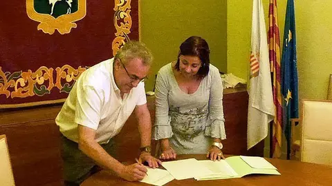 L’Alcalde de les Borges Blanques, Enric Mir, amb la Directora de Serveis Territorials d’Interior a Lleida, Montserrat Meseguer. portada