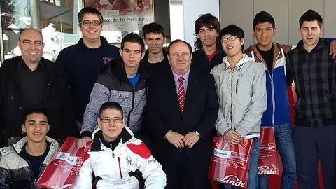 Antonio Miquel i alumnes de cicles La Salle