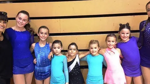 Patinadores del Club Patí Borges amb  la seva entrenadora al Campionat Final d’Iniciació celebrat a Lleida portada