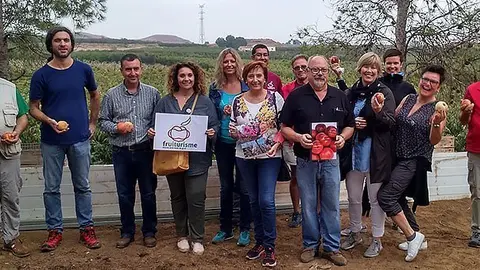 Delegació d&#39;estudiants europeus que visten Aitona, en el projecte Fruiturisme