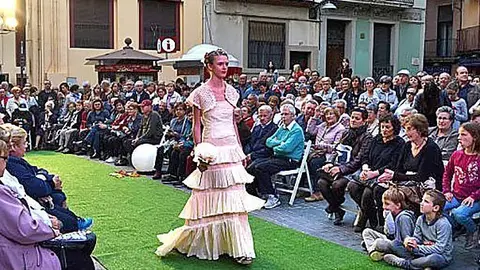 Concurs aparadors vestis de paper portada