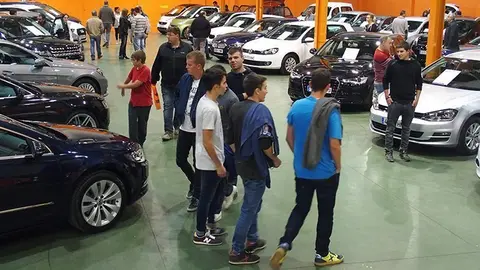 Exposició de vehicles en la fira Autotardor