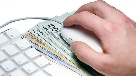 Els detinguts utilitzaven numeracions de targetes obtingudes fraudulentament per comprar per internet