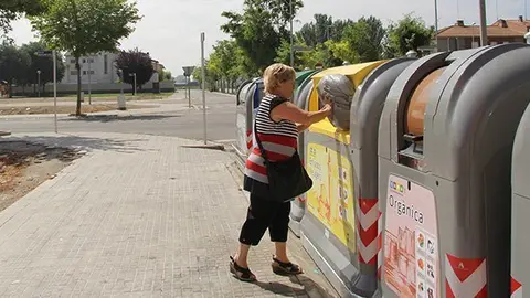 Usuaris del nous contenidors a Mollerussa