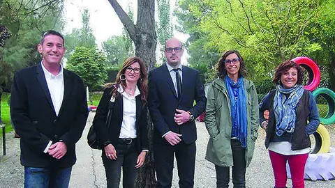 Els representants d'Aspros i La Caixa que van signar el conveni