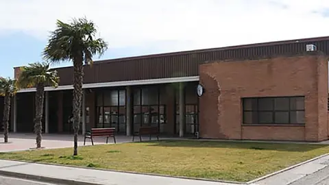 Instal·lacions del bar i dels equipaments esportius del Palau d'Anglesola
