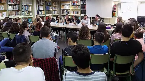 Taula rodona organitzada a l'INS La Serra de Mollerussa