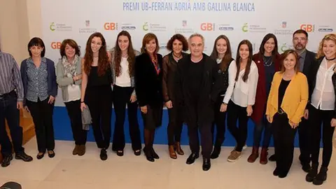 ferran Adrià amb el guardonats en la convocatória de la Universitat de Barcelona