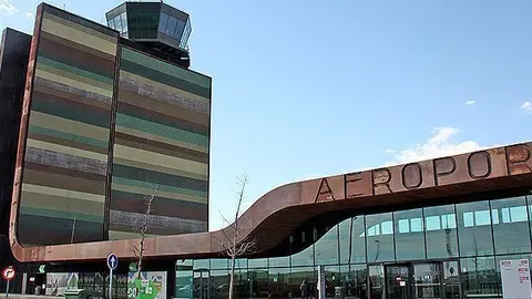 Imatge general de l'exterior de l'aeroport de Lleida-Alguaire